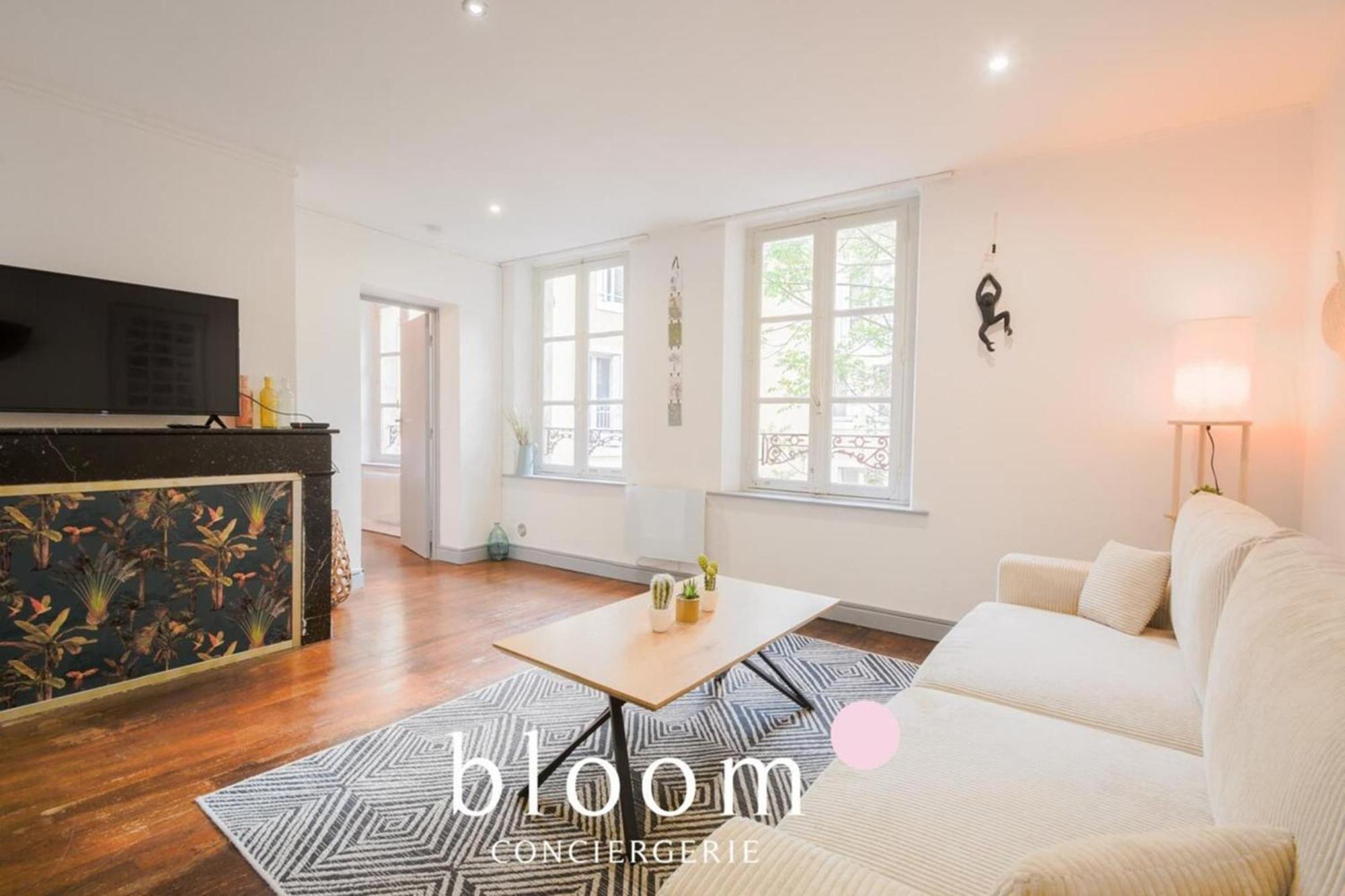 Vieille Elegant F2 Equipe Apartment